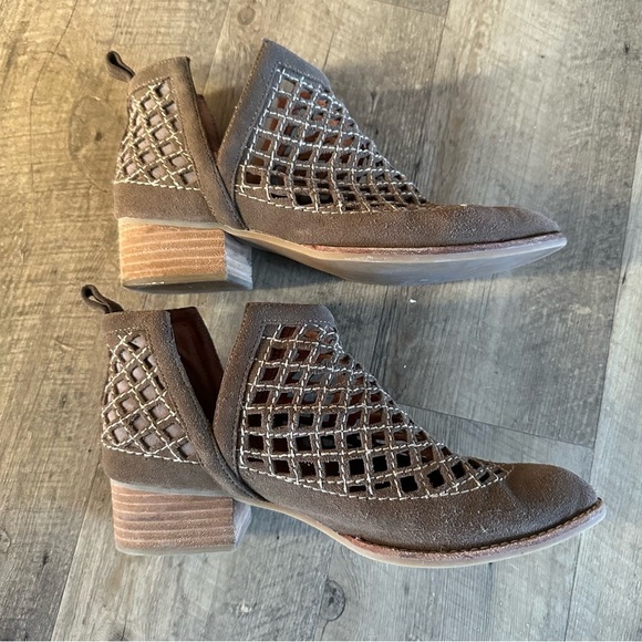 Jeffrey Campbell Taggart Tan Suede Ankle Boots - Picture 5 of 10